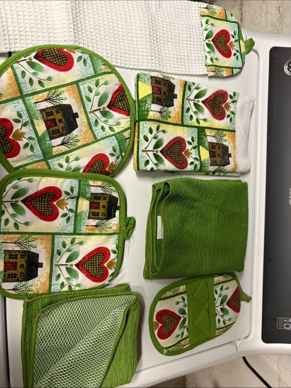 Green Heart & Cottage Print Kitchen Towel and Pot Holder Set